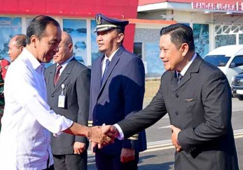Kunjungan Kerja di Alor, Jokowi Pantau Harga Bahan Pokok di Pasar Rakyat Kalabahi