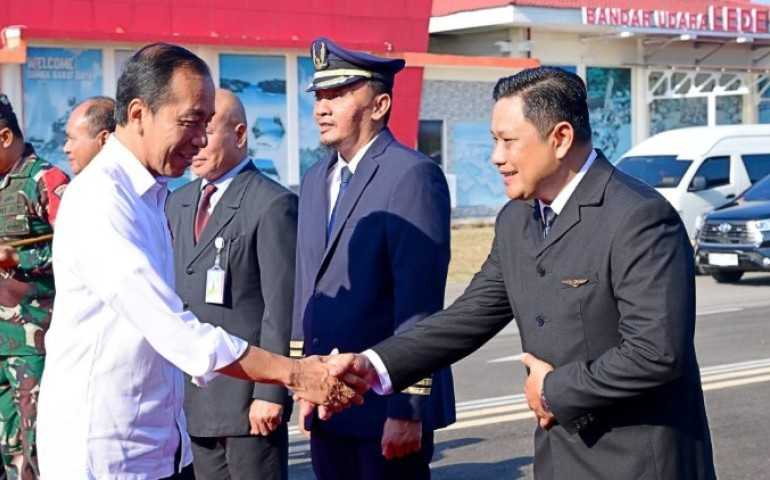Kunjungan Kerja di Alor, Jokowi Pantau Harga Bahan Pokok di Pasar Rakyat Kalabahi