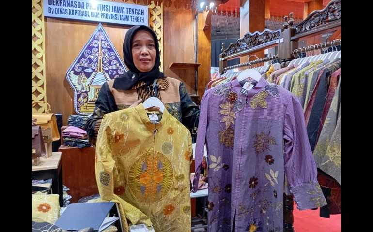 Inacraft 2024, Batik Ecoprint dari Hanania Craft Tampil Menawan di Paviliun Jateng