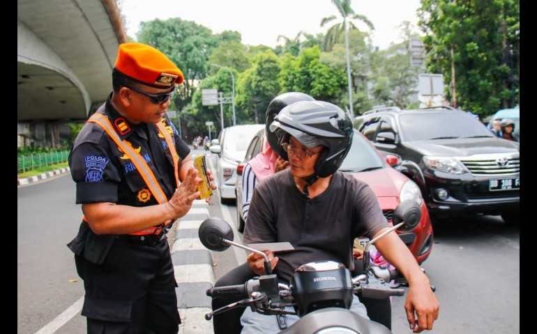 Tingkatkan Keselamatan yang Berkelanjutan, KAI Daop 1 Kembali Gelar Sosialisasi di Perlintasan Sebidang