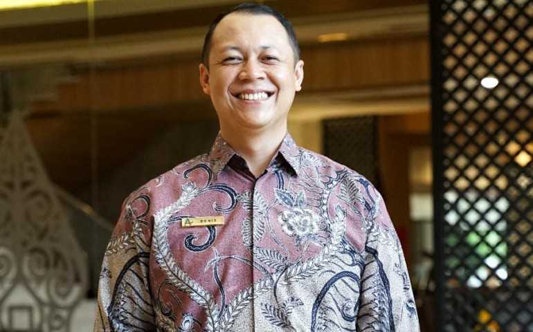 Perjalanan Deni Somantri, Bellboy Gigih yang Kini Memimpin Hotel Patra Jasa