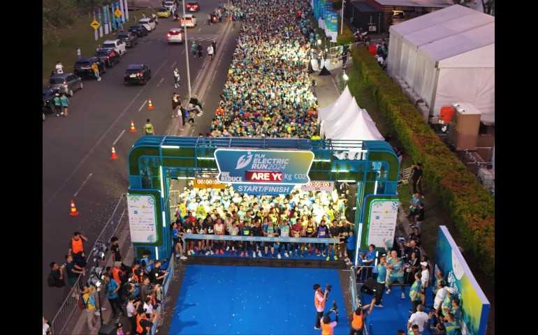 5 Pengemudi Ojol Prasejahtera Peroleh Motor Listrik di PLN Electric Run 2024