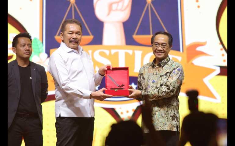 Jaksa Agung RI Raih Penghargaan dari Jaksapedia dan Universitas Hasanuddin di Sound of Justice 2024