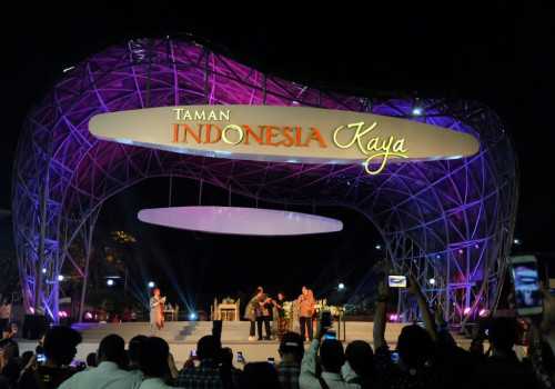 Taman Indonesia Kaya Kembali Dibuka, Payung Teduh Awali Hibur Masyarakat Semarang