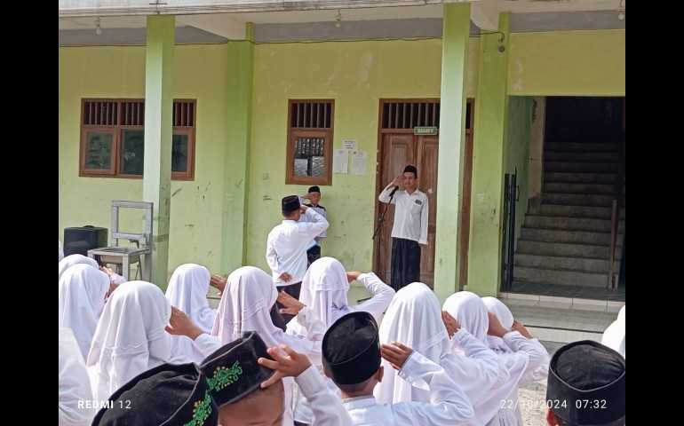 Upacara Hari Santri di MI NU 74 Diisi dengan Semangat Kebangsaan