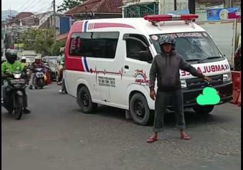 Salut! Warga Sukabumi Dapat Penghargaan KAI Berkat Cegah Ambulans Terobos Rel