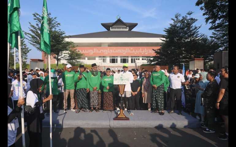 27 Ribu Santri Ramaikan Jalan Sehat Hari Santri Nasional di Semarang