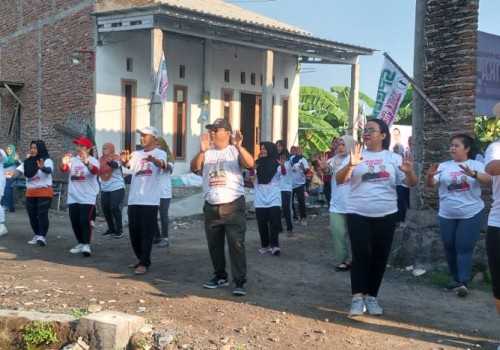 Senam Sehat Ceria, Warga Karangroto Deklarasikan Dukungan untuk Andika-Hendi dan Agustin-Iswar!