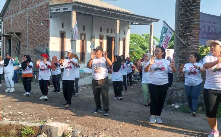 Senam Sehat Ceria, Warga Karangroto Deklarasikan Dukungan untuk Andika-Hendi dan Agustin-Iswar!