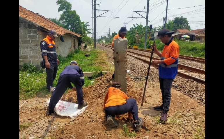Kurangi Risiko Kecelakaan, KAI Daop 1 Jakarta Tutup 3 Perlintasan Liar