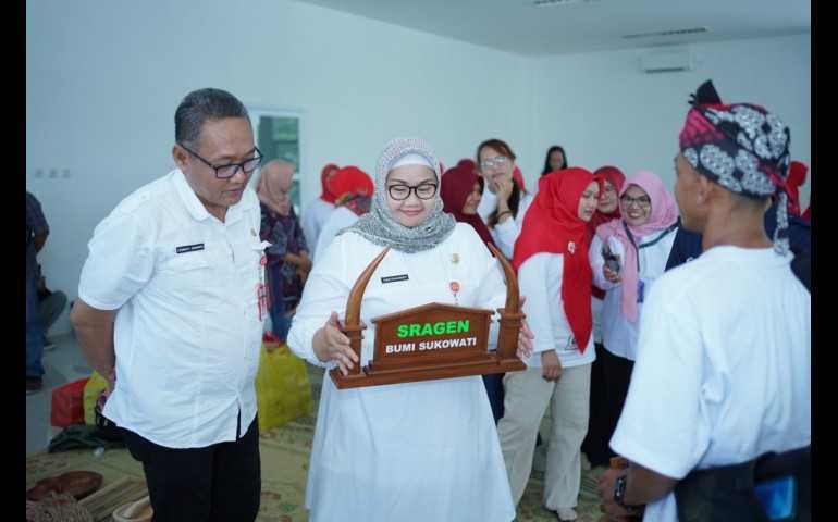 Bupati Sragen Kunjungi Proyek Sentra Industri Kreatif dan Kerajinan, Siap Diresmikan Desember 2024