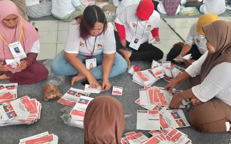 Jamin Keamanan dan Ketepatan, KPU Kendal Rekrut Ratusan Pelipat Surat Suara