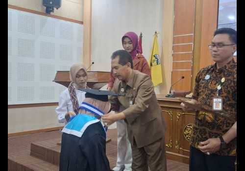 Sebanyak 43 Lulusan Sekolah Lansia Wijaya Kusuma di Jepara Diwisuda dengan Penuh Kehangatan