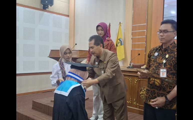 Sebanyak 43 Lulusan Sekolah Lansia Wijaya Kusuma di Jepara Diwisuda dengan Penuh Kehangatan