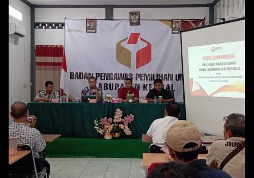 Ribuan APK Paslon Pilkada 2024 di Kendal Diturunkan, Bawaslu Kendal Pantau Ketat Pelanggaran