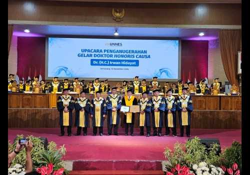 Terima Doktor Honoris Causa, Rektor UNNES Apresiasi Irwan Hidayat atas Kontribusinya dalam Meningkatkan Kualitas Herbal Indonesia