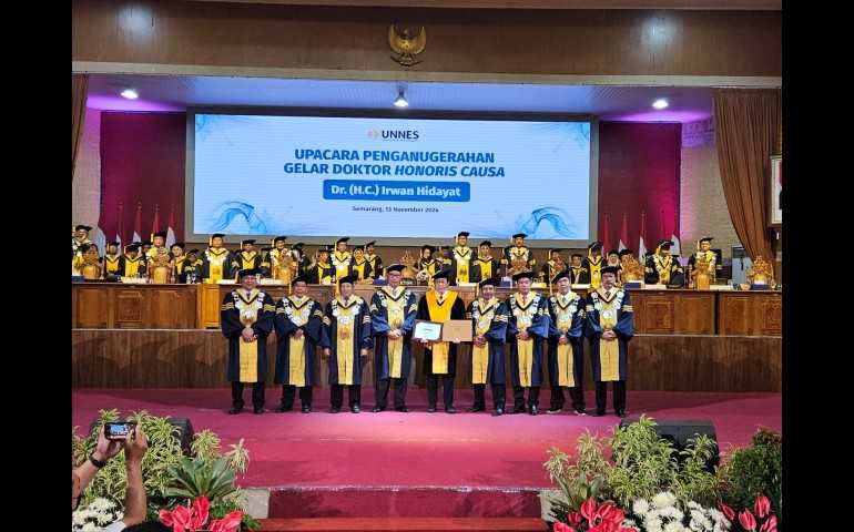 Terima Doktor Honoris Causa, Rektor UNNES Apresiasi Irwan Hidayat atas Kontribusinya dalam Meningkatkan Kualitas Herbal Indonesia
