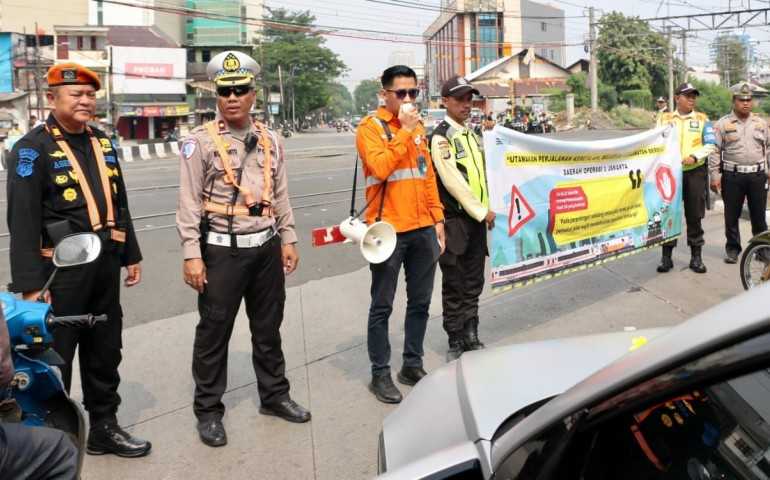 KAI Daop 1 Jakarta Tutup Perlintasan Liar, Maksimalkan Keamanan Transportasi Kereta Api