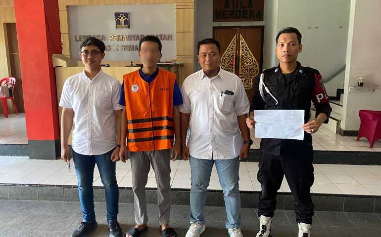 Tegas ! Bea Cukai Serahkan Barang Bukti Rokok Ilegal dan Mobil Mewah ke Kejaksaan