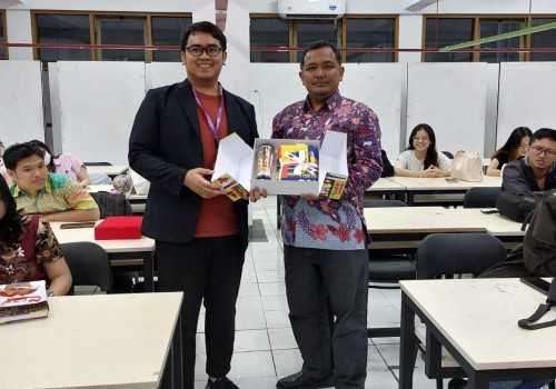 Kuliah Umum SCU, JNE Kupas Tuntas Strategi Visual di Era Disrupsi Digital