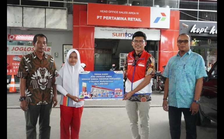 Pertamina Patra Niaga JBT Berikan Apresiasi pada Operator SPBU Sultan Agung Semarang