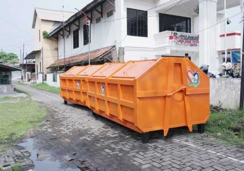 KAI Daop 4 Semarang Sumbangkan 2 Kontainer Sampah ke Tanjung Mas, Ciptakan Lingkungan Bersih