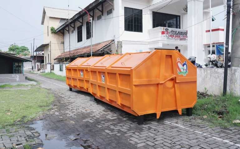 KAI Daop 4 Semarang Sumbangkan 2 Kontainer Sampah ke Tanjung Mas, Ciptakan Lingkungan Bersih