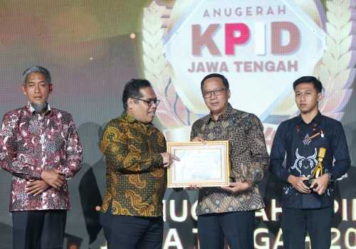 Meriahkan Malam Penghargaan, Anugerah KPID Jawa Tengah 2024 Berikan Lebih dari 20 Penghargaan