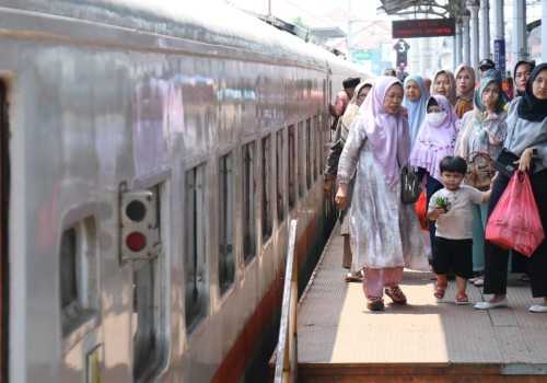 Antusias Tinggi! Tiket Nataru dari Stasiun Gambir dan Pasar Senen Terjual 190 Ribu