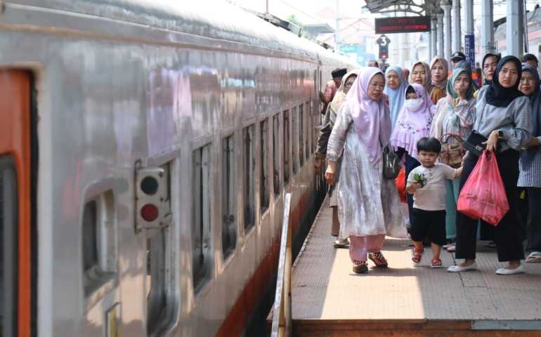 Antusias Tinggi! Tiket Nataru dari Stasiun Gambir dan Pasar Senen Terjual 190 Ribu