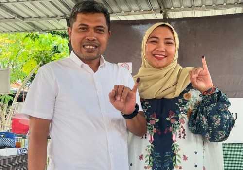 Di Dampingi Istri, Ferry Wawan Cahyono Berikan Suara di TPS 6 Kota Semarang ; Sukseskan Pilkada 2024