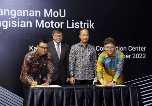 Hadirkan 100 SPLU, PLN Gandeng ION Mobility Perluas Ekosistem Kendaraan Listrik