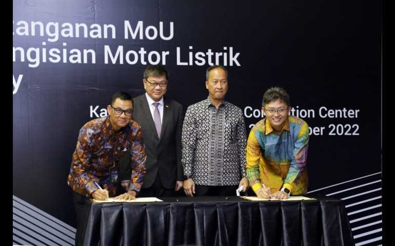 Hadirkan 100 SPLU, PLN Gandeng ION Mobility Perluas Ekosistem Kendaraan Listrik