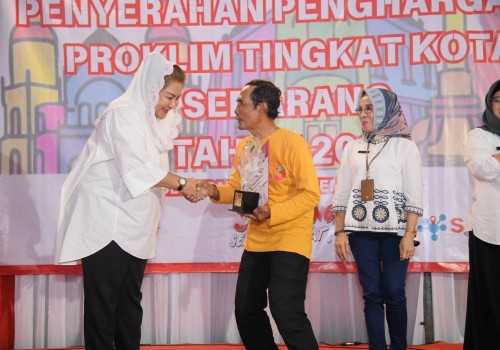 Pemkot Semarang Beri Penghargaan Lima Kelurahan Terbaik Program Kampung Iklim 2024