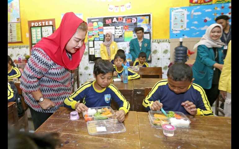 Wali Kota Semarang Hevearita Pastikan Menu Program Makan Siang  Kekinian dan Bergizi