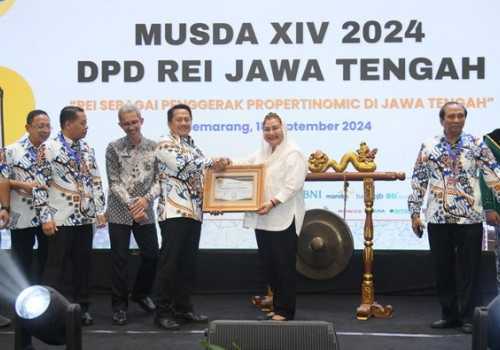 Pemkot Semarang Raih Penghargaan Pemda Terbaik Berikan Layanan Perizinan Perumahan
