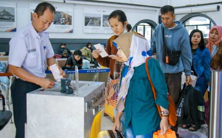 KAI Daop 1 Jakarta Pastikan Kenyamanan Penumpang dengan 1.363 Kereta Api Selama Liburan Natal dan Tahun Baru