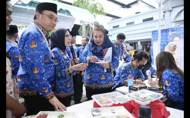 HUT ke-53 Korpri, Wali Kota Semarang Turun Langsung Memasak untuk Anak Panti Asuhan