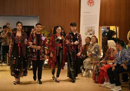 Semarang Night Fashion Sukses Tampil di Kota Lama, Mbak Ita Ajak UMKM Naik Kelas