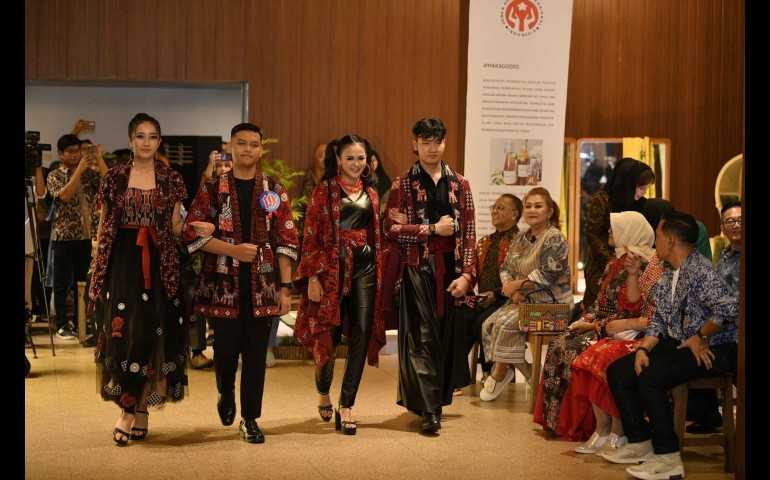 Semarang Night Fashion Sukses Tampil di Kota Lama, Mbak Ita Ajak UMKM Naik Kelas