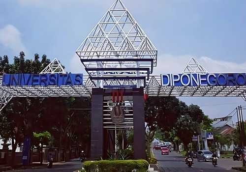 UNDIP Mencetak 2.559 Wisudawan, Pesan Rektor: "Amalkan Ilmu"