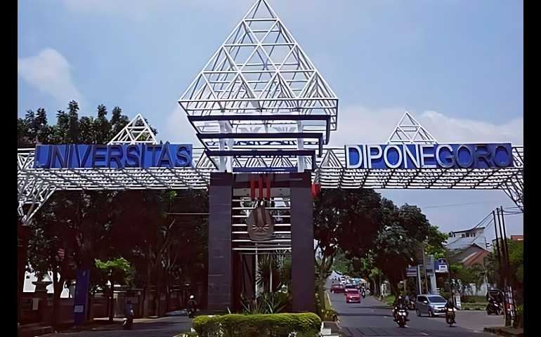 UNDIP Mencetak 2.559 Wisudawan, Pesan Rektor: "Amalkan Ilmu"
