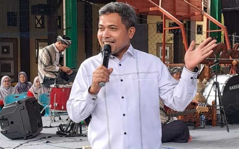 Ferry Wawan Cahyono Apresiasi Semangat Pelajar MAN 2 Banjarnegara dalam Gebyar Seni Budaya Wayang Kulit 2024