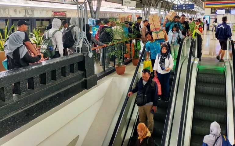 Liburan Natal dan Tahun Baru Aman! KAI Daop 1 Jakarta Pastikan Tiket Kereta Api Masih Melimpah