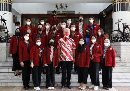 Borong 4 Piala di Korea Selatan, Choir UNDIP Dijamu Gubernur Jateng
