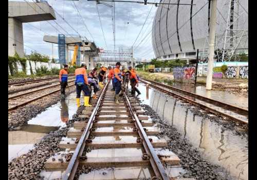 Solusi KAI Daop 1 Jakarta Menghadapi Banjir Rob: Penguatan Jalur Kereta Api yang Lebih Tahan Banjir