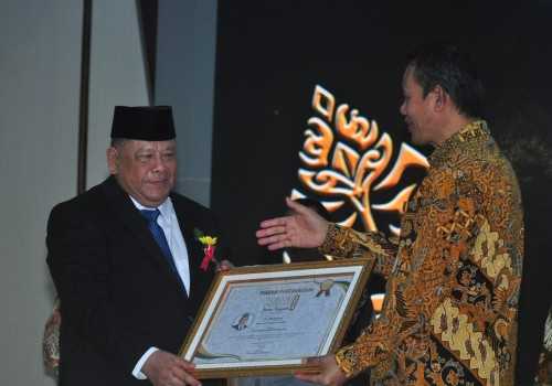 Semangat Tak Kenal Batas, Nana Sudjana Apresiasi Para Tokoh Inspiratif Jateng 2024