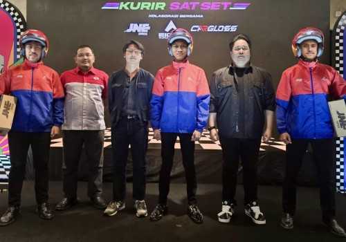 Kurir JNE Kini Lebih Keren dan Aman Berkat Jaket EIGER dan Helm Cargloss