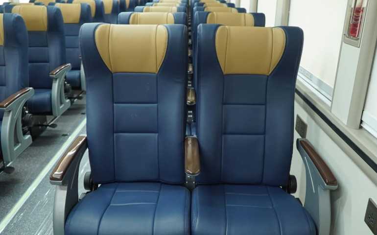 KAI Sambut Libur Natal dan Tahun Baru dengan KA Direct Train Semarang-Jakarta PP