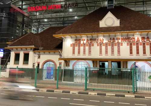 KAI Daop 1 Jakarta Alihkan Keberangkatan Stasiun Gambir ke Jatinegara, Antisipasi Kepadatan Malam Pergantian Tahun